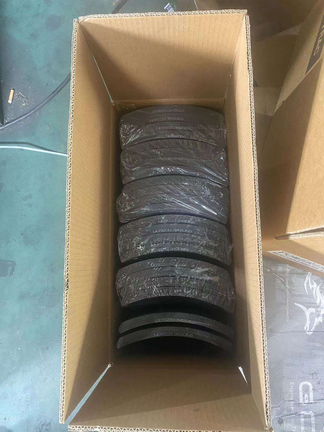 尼桑UD CK11后刹车片44066-90109卡车制动系统刹车衬片陶瓷刹车片.jpg