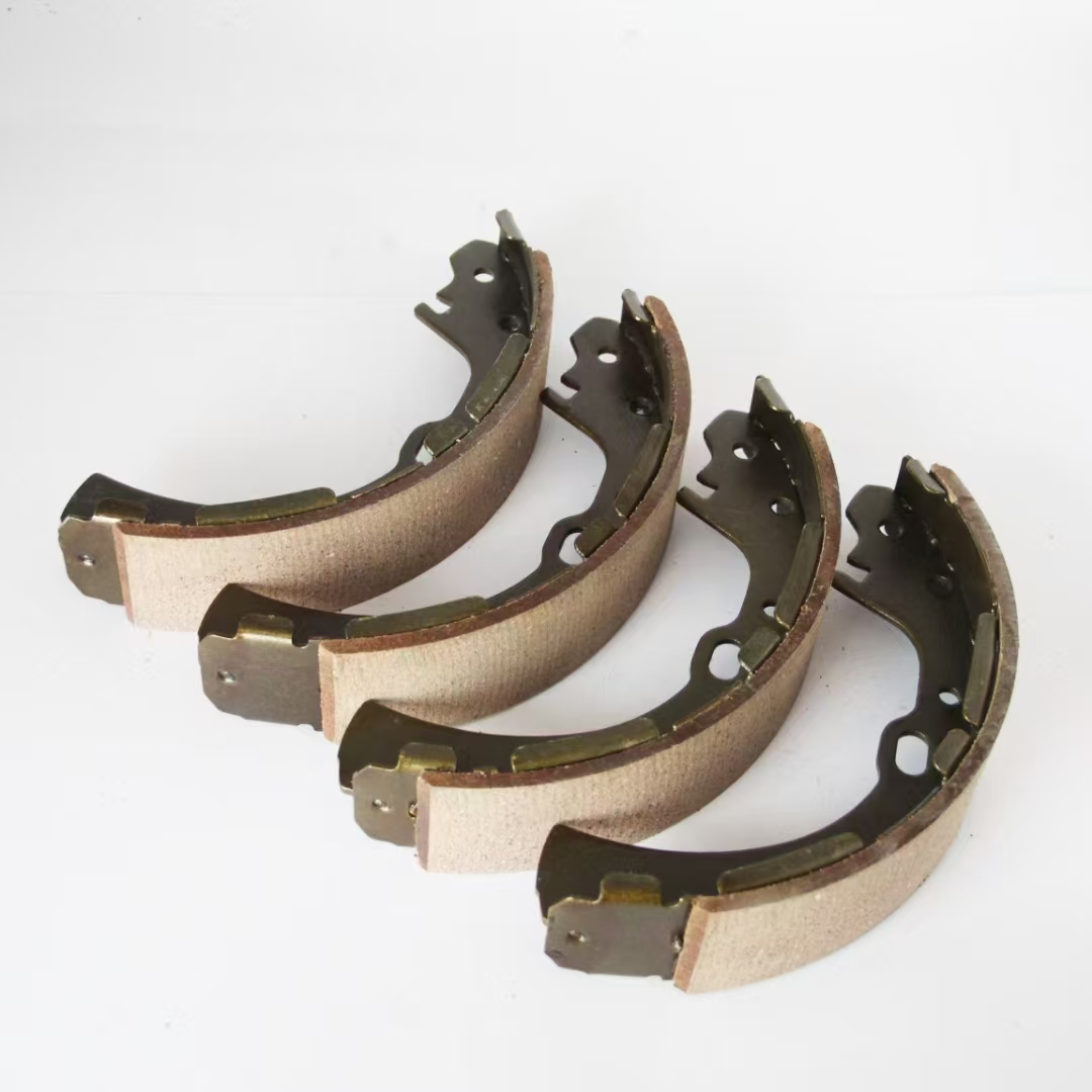 Wie wählt man langlebige Bremsbacken für Nutzfahrzeuge aus?