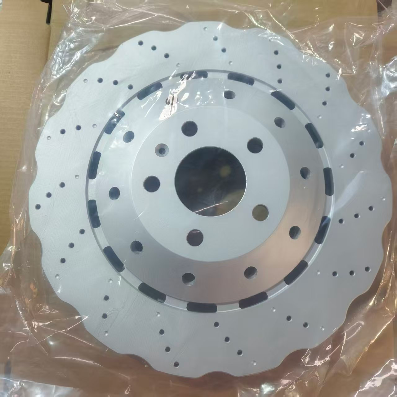 What brake discs offer durable performance for passenger cars?