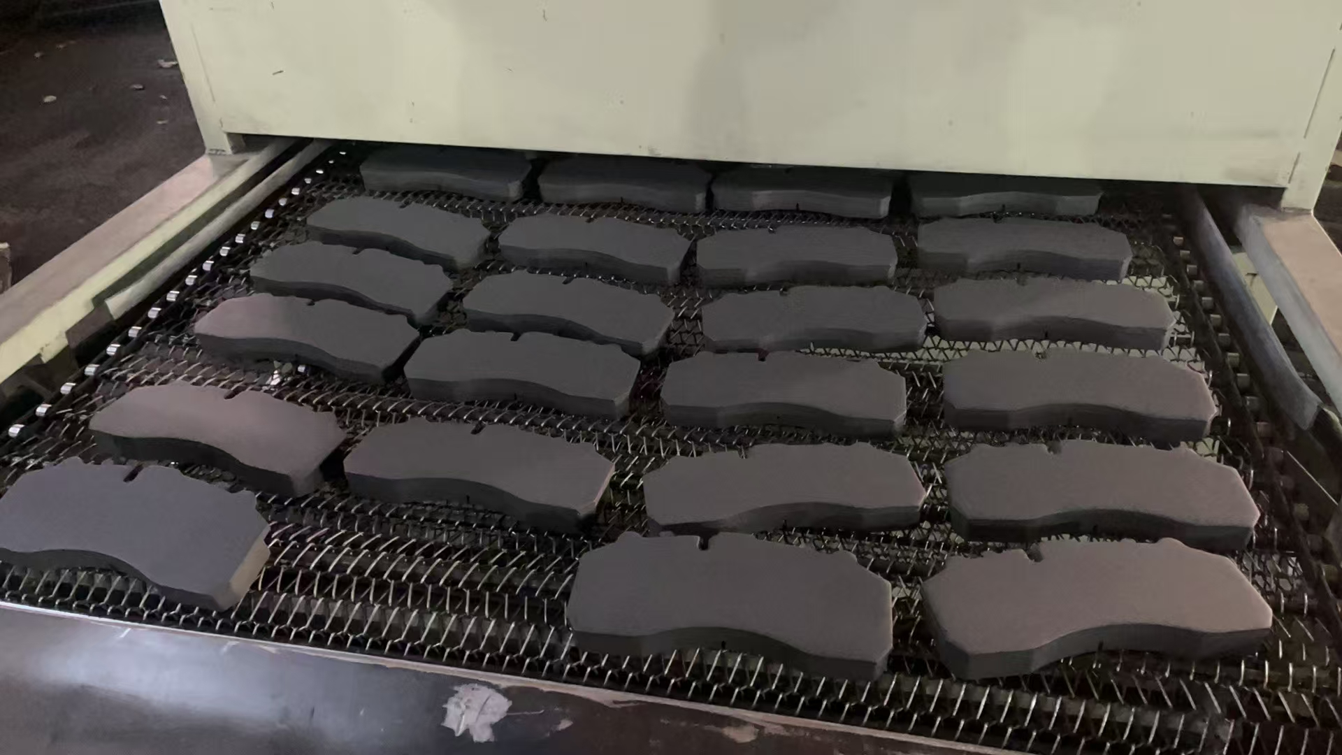 Cum se verifică calitatea garniturilor de frână pentru camioane înainte de comanda în cantitate mare?