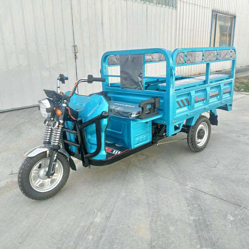 250cc 300cc Handlebar Cabin Cargo Motorcycle/enclosed Three Wheel Cargo Motorcycle with Driving Room，truck bed length 1.3m and 1.5M