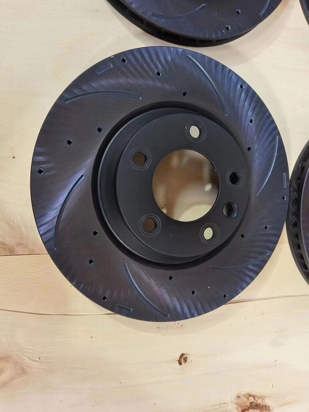 Yuqori samarali tormoz diskalari - Avtomobillar, yuk avtomobillari va sport avtomobillari uchun issiqqa chidamli