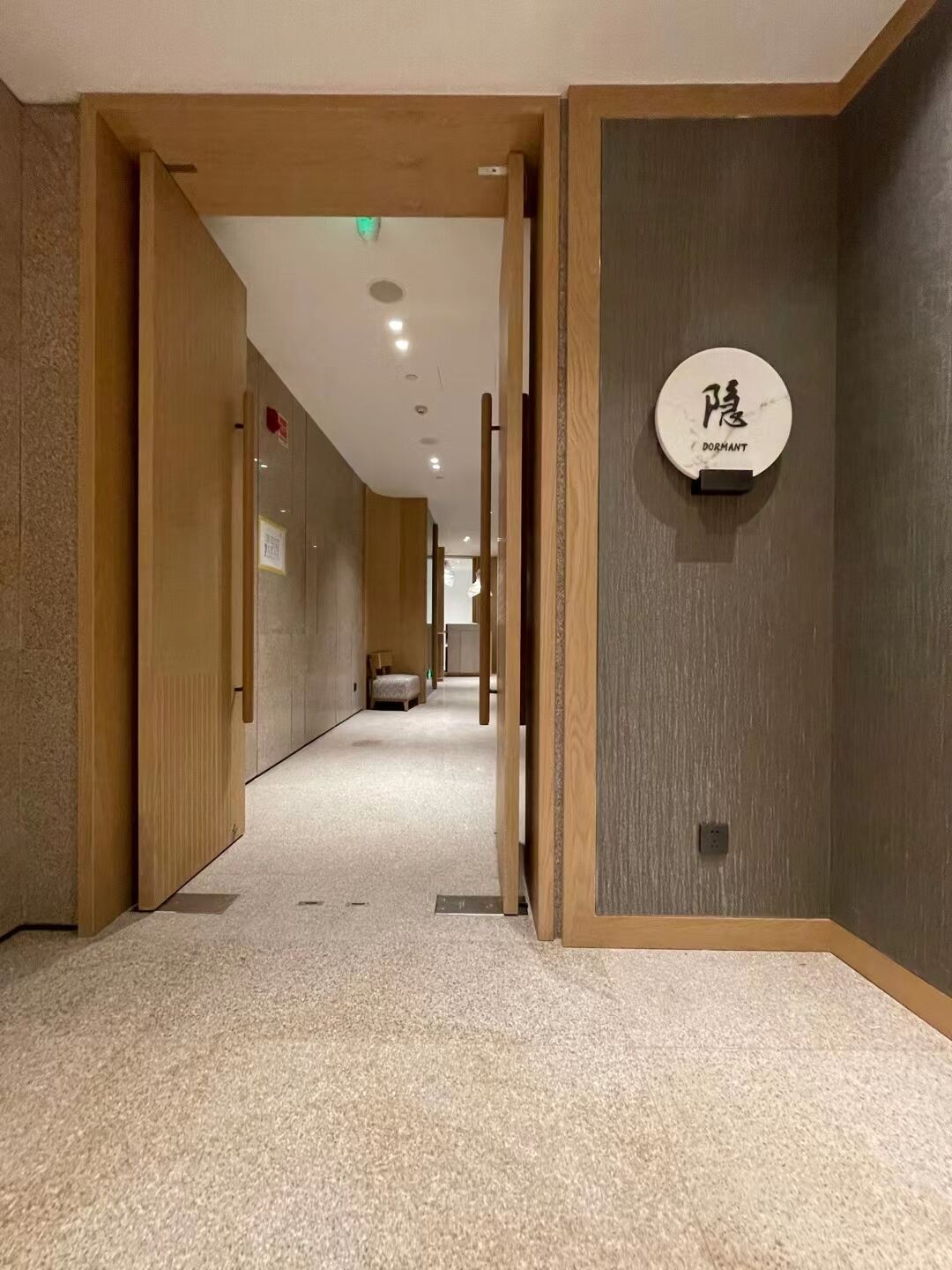 How to Integrate Interior Signage with Decor?