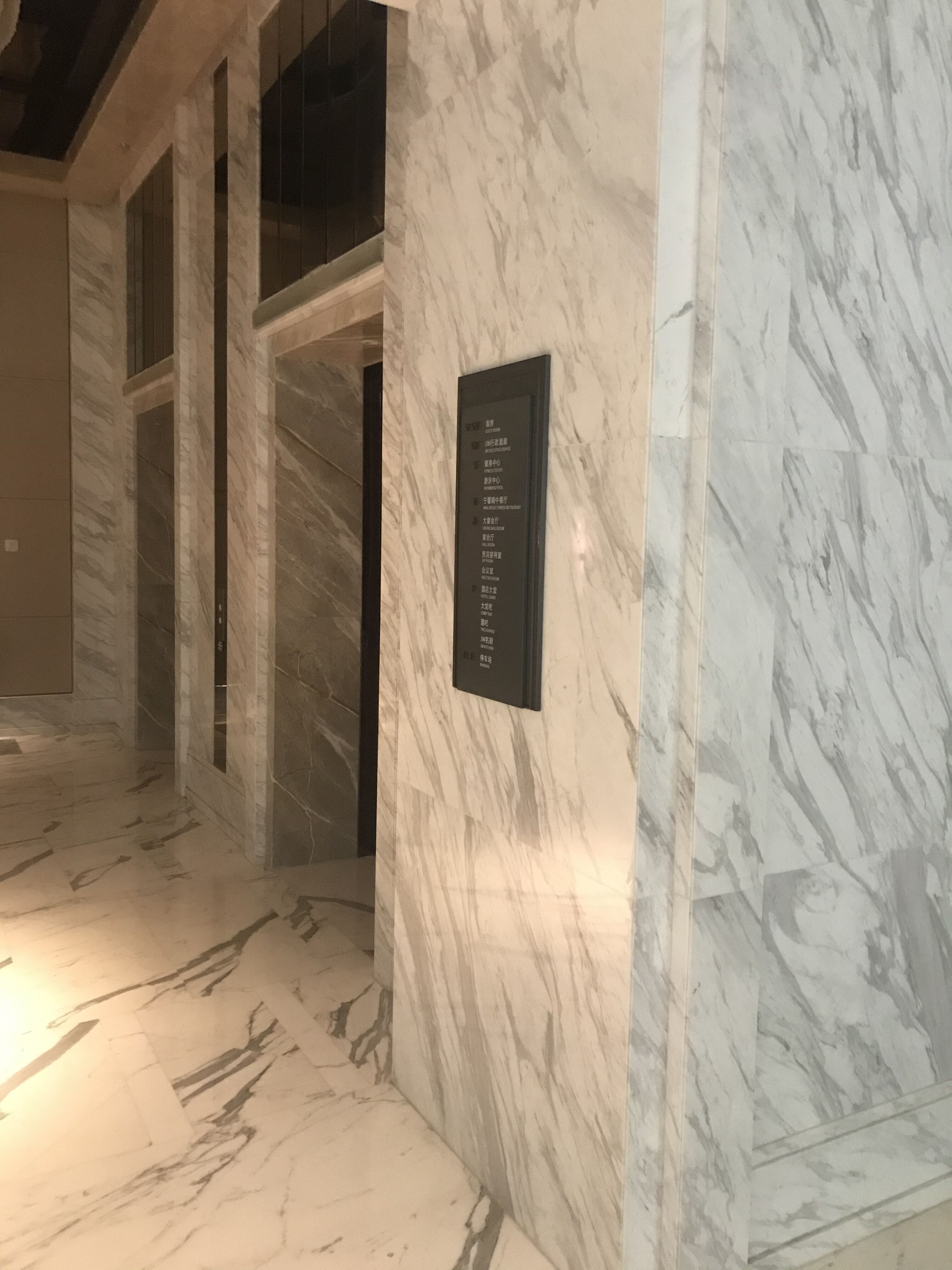 Design artistic al semnelor: Fuziune între creativitate și funcționalitate pentru identitatea de marcă