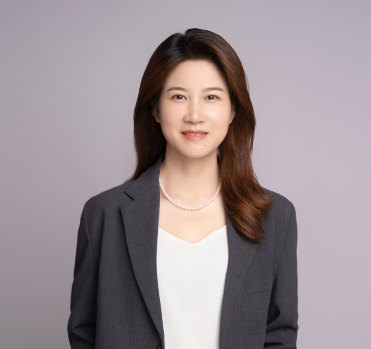 Zoe Zu – Stiúrthóir Fhorbairt Ghnó