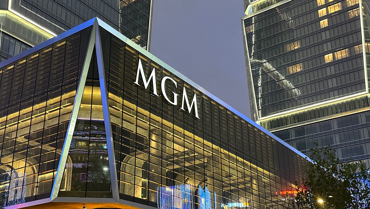 From Design to Installation: How We Deliver One-Stop Signage Solutions for International Clients