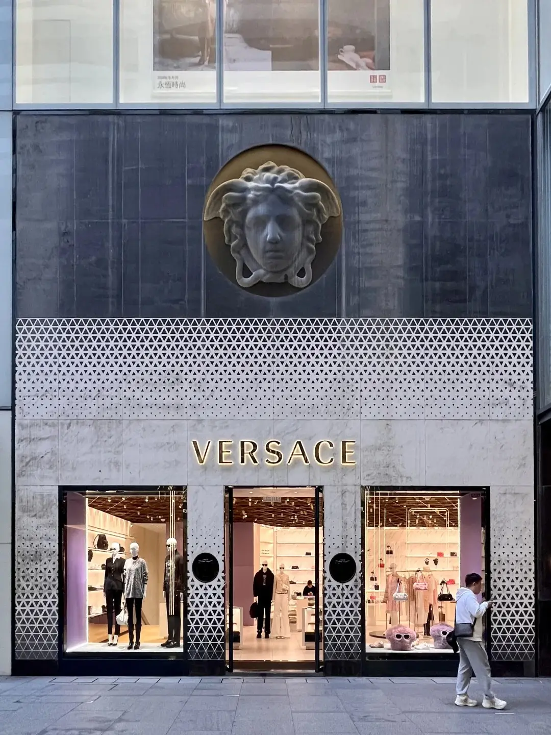 The Art of Signboard Design: Balancing Aesthetics and Functionality