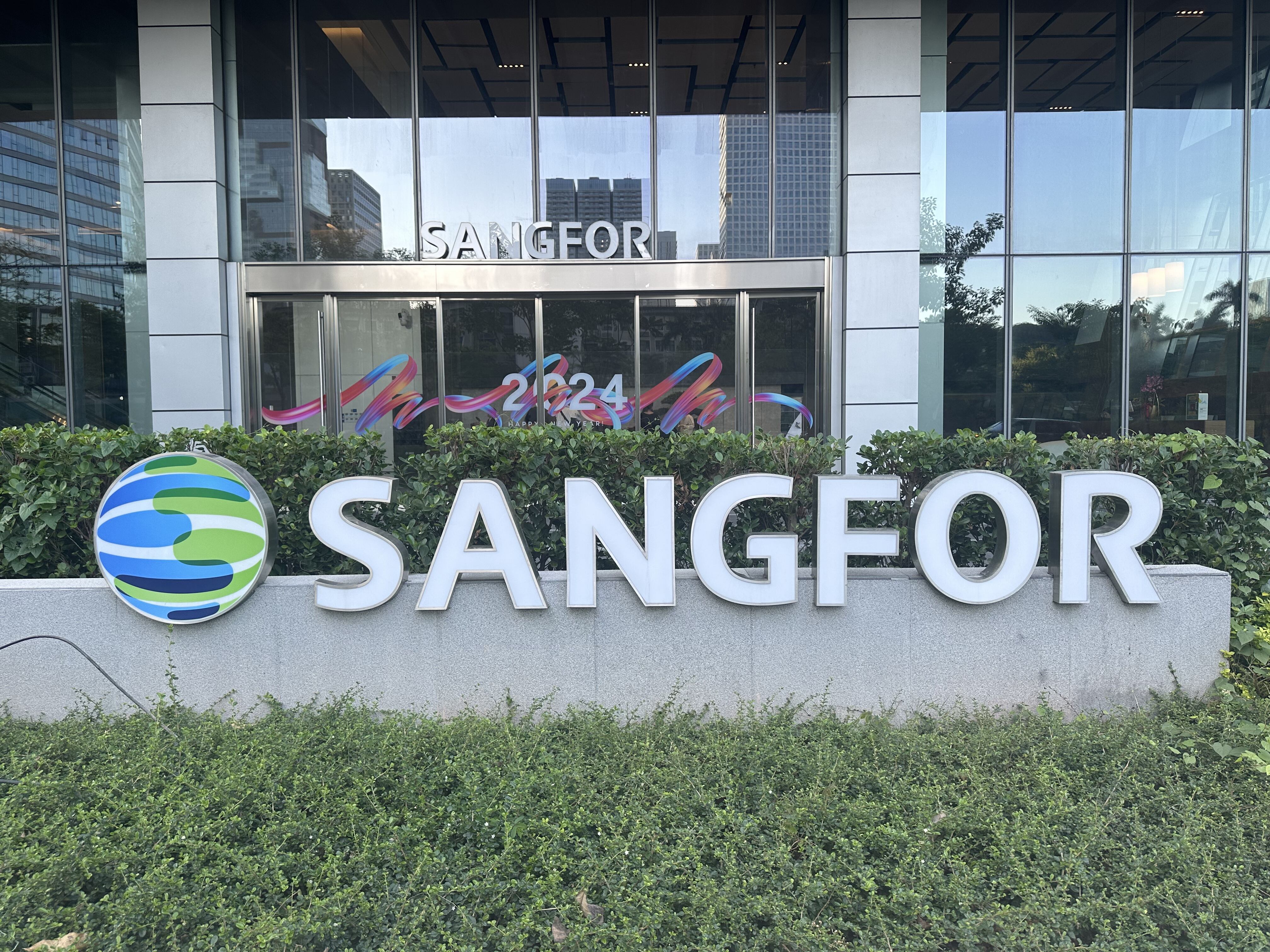 Conas Comharthaí Amuigh a Dhearadh le haghaidh Fiseán Branda?