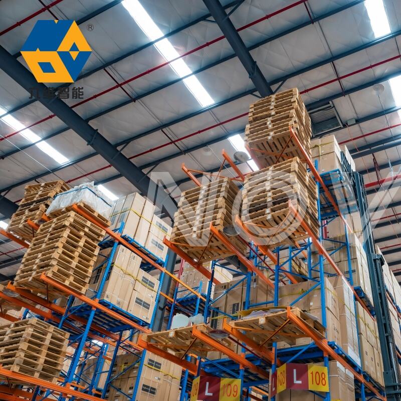 드라이브인 팔레트 랙킹 시스템이 시설 내 공간을 절약하고 저장 밀도를 향상시키는 방법은?