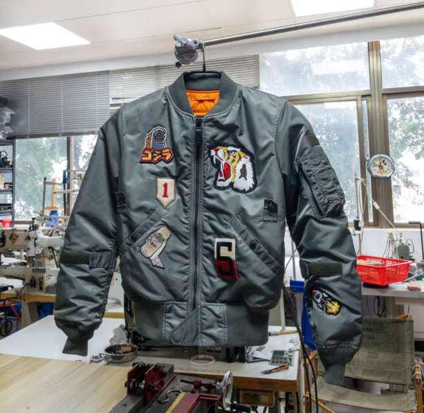 Can custom embroidered patches be made in small MOQ 100pcs?