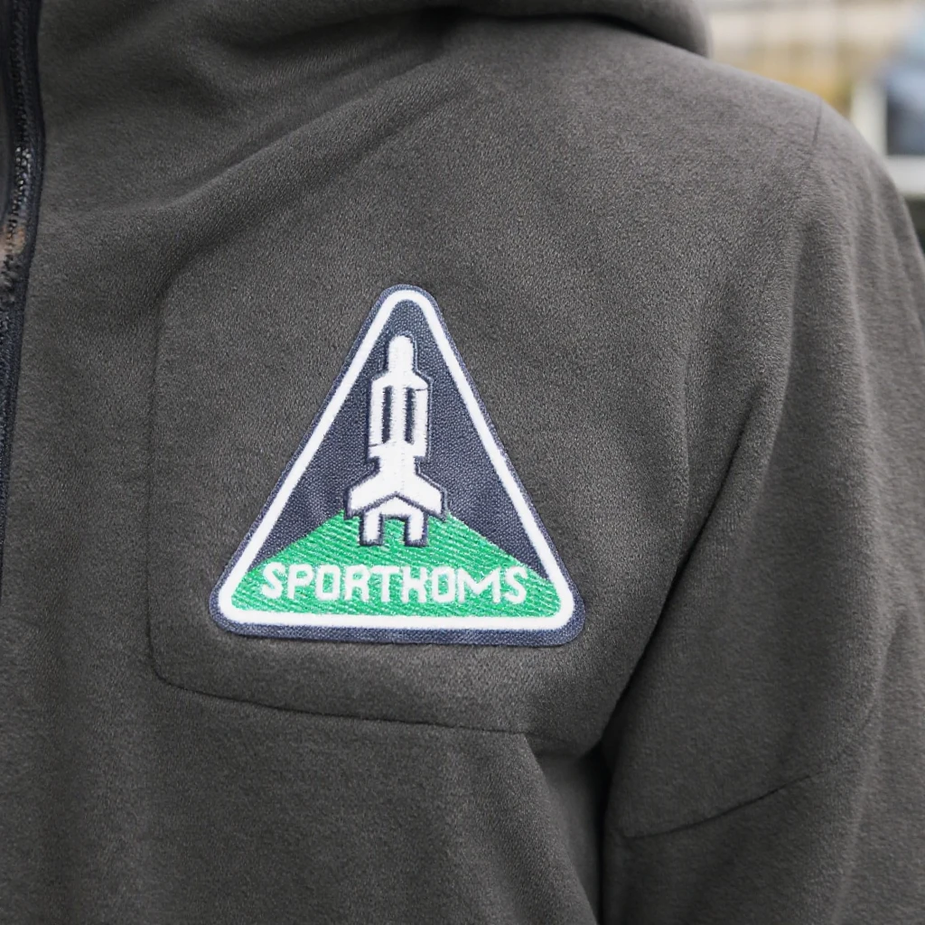 Bagaimana bordir patch mencapai ketahanan kelas industri untuk pakaian olahraga?