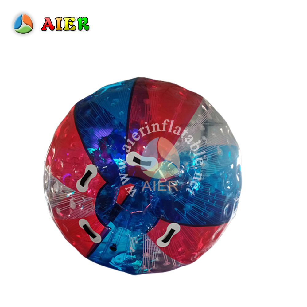 Pelota inflable duradera para juegos acuáticos en rojo y azul