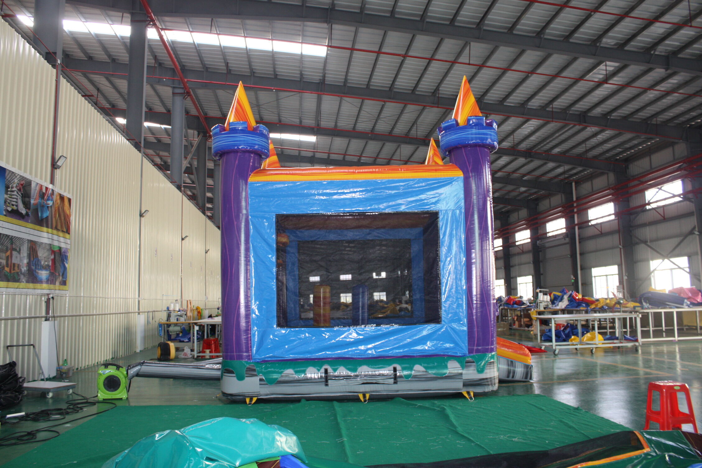 In-Stock Iridescent Purple-Green Inflatable Bounce Bed - Heavy Duty for Tropical Events & Poolside Venues