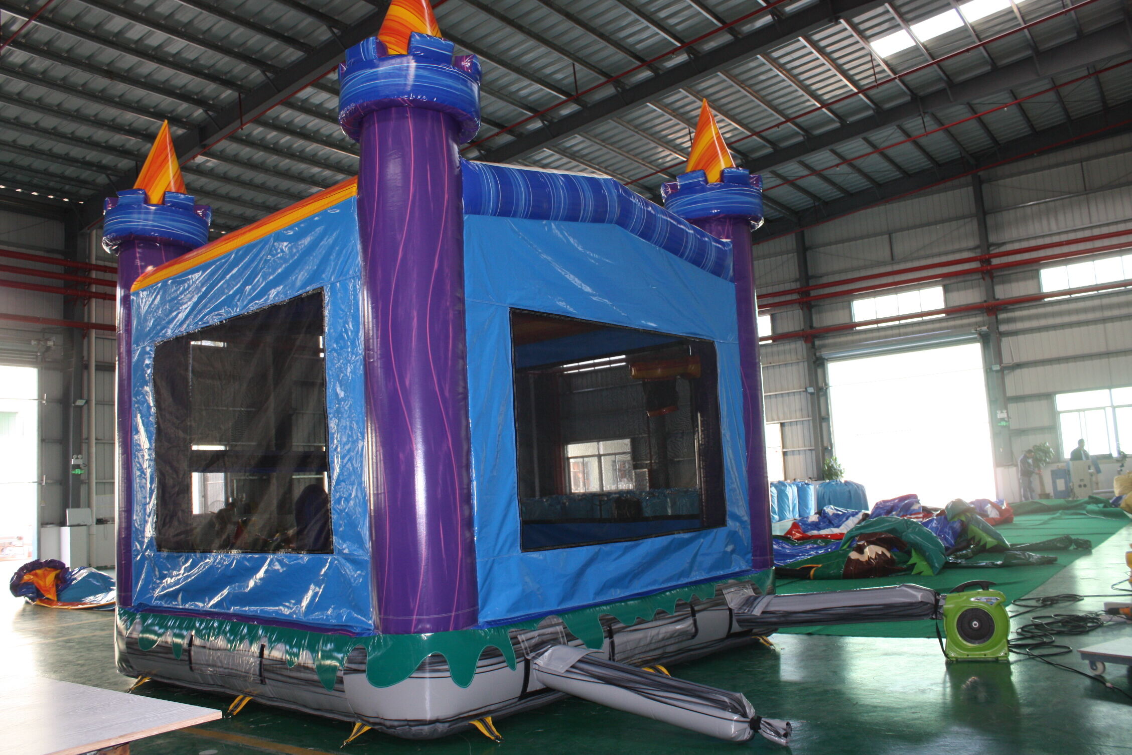 In-Stock Iridescent Purple-Green Inflatable Bounce Bed - Heavy Duty for Tropical Events & Poolside Venues