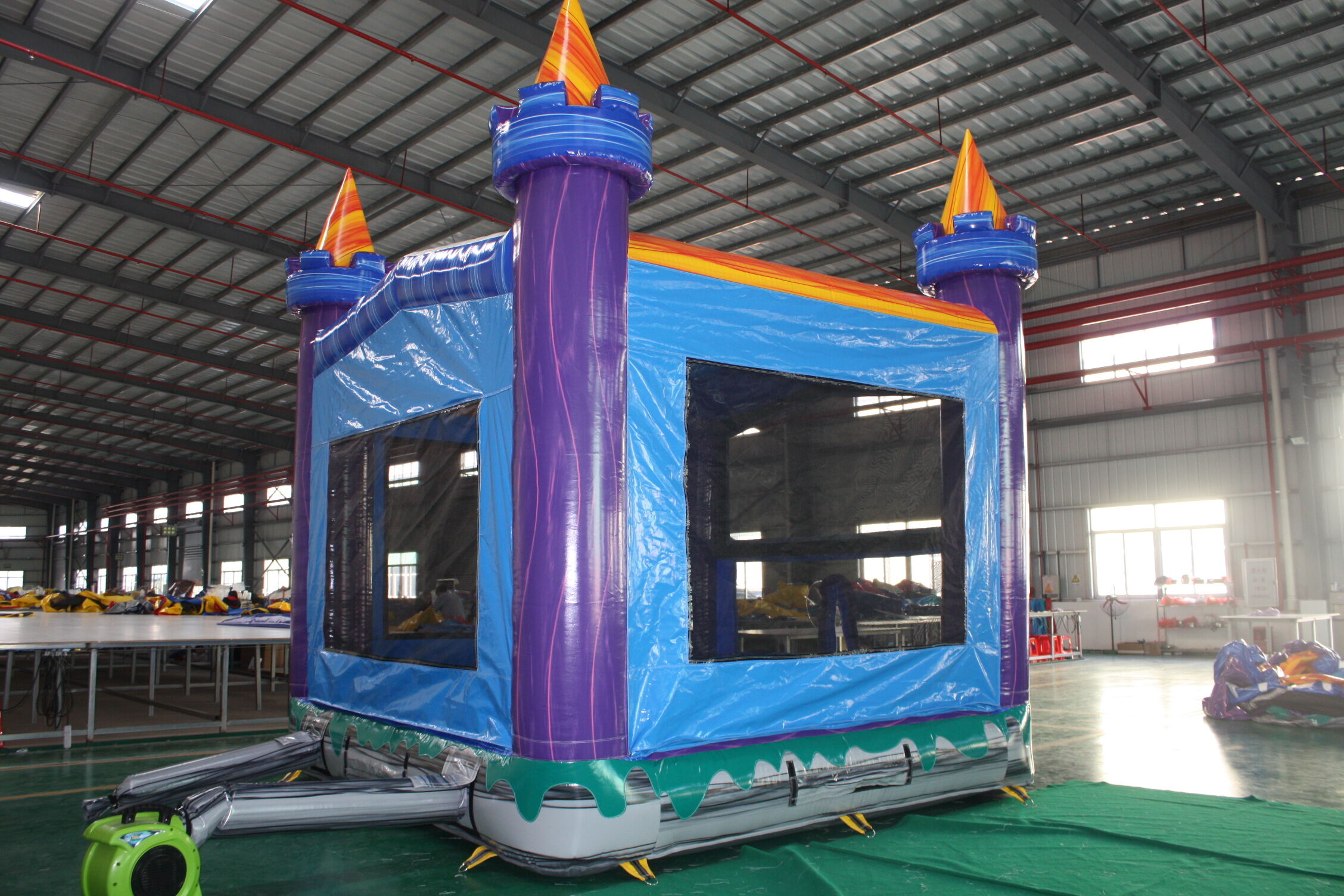 In-Stock Iridescent Purple-Green Inflatable Bounce Bed - Heavy Duty for Tropical Events & Poolside Venues