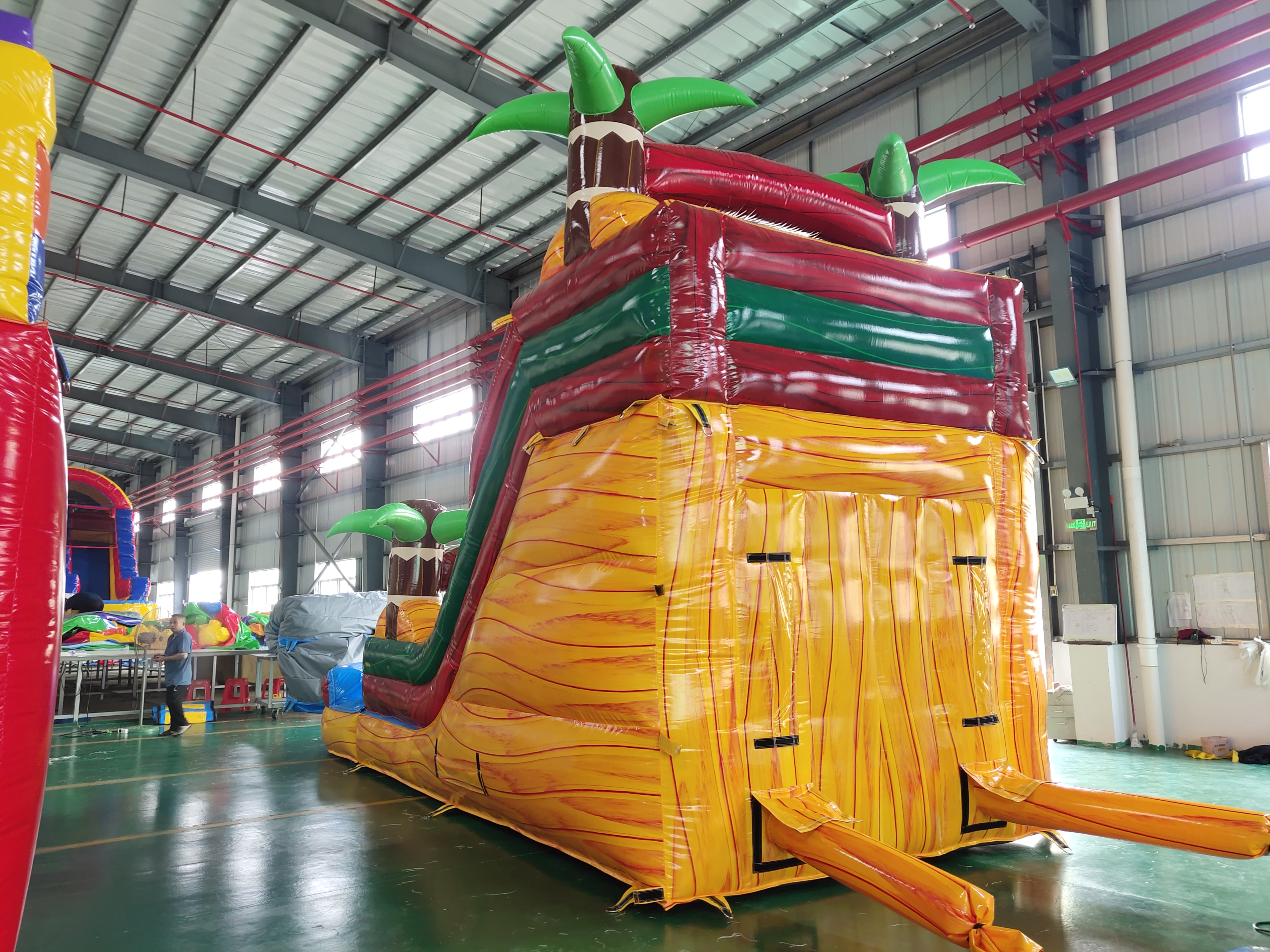 In-Stock Iridescent Yellow Dual-Use Dry-Wet Inflatable Slide - Heavy Duty for Beach Resort & Outdoor Carnival Events