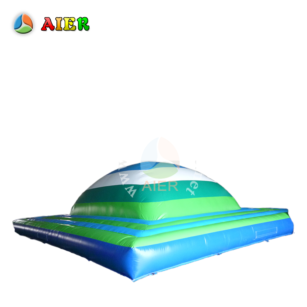 Montaña hinchable gigante comercial para saltar, colina de aire o montículo rebotador para parques de atracciones al aire libre