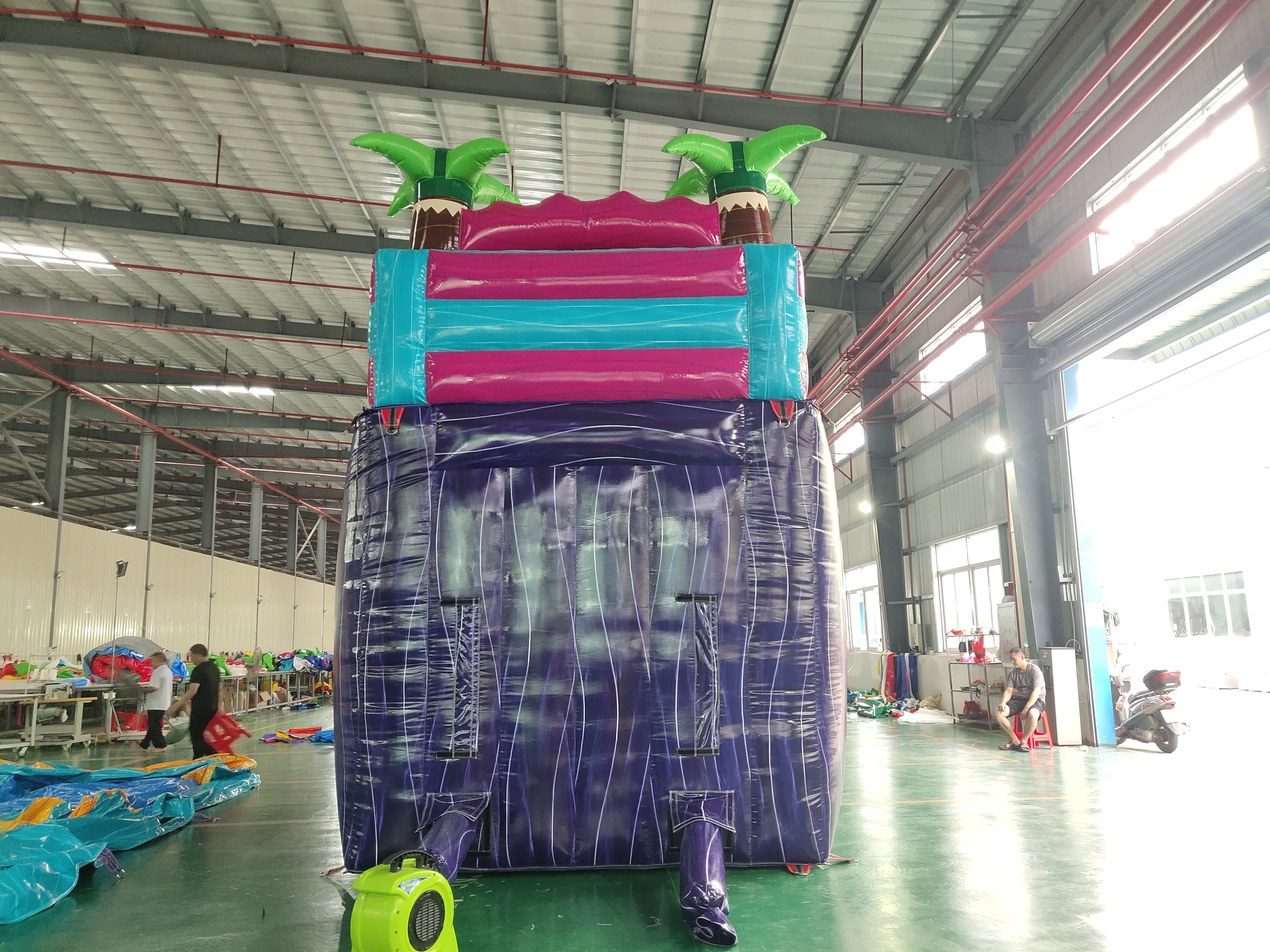 In-Stock Iridescent Purple Dual-Use Dry-Wet Inflatable Slide - Tropical Luau Party Toy for Backyard Family Summer Fun