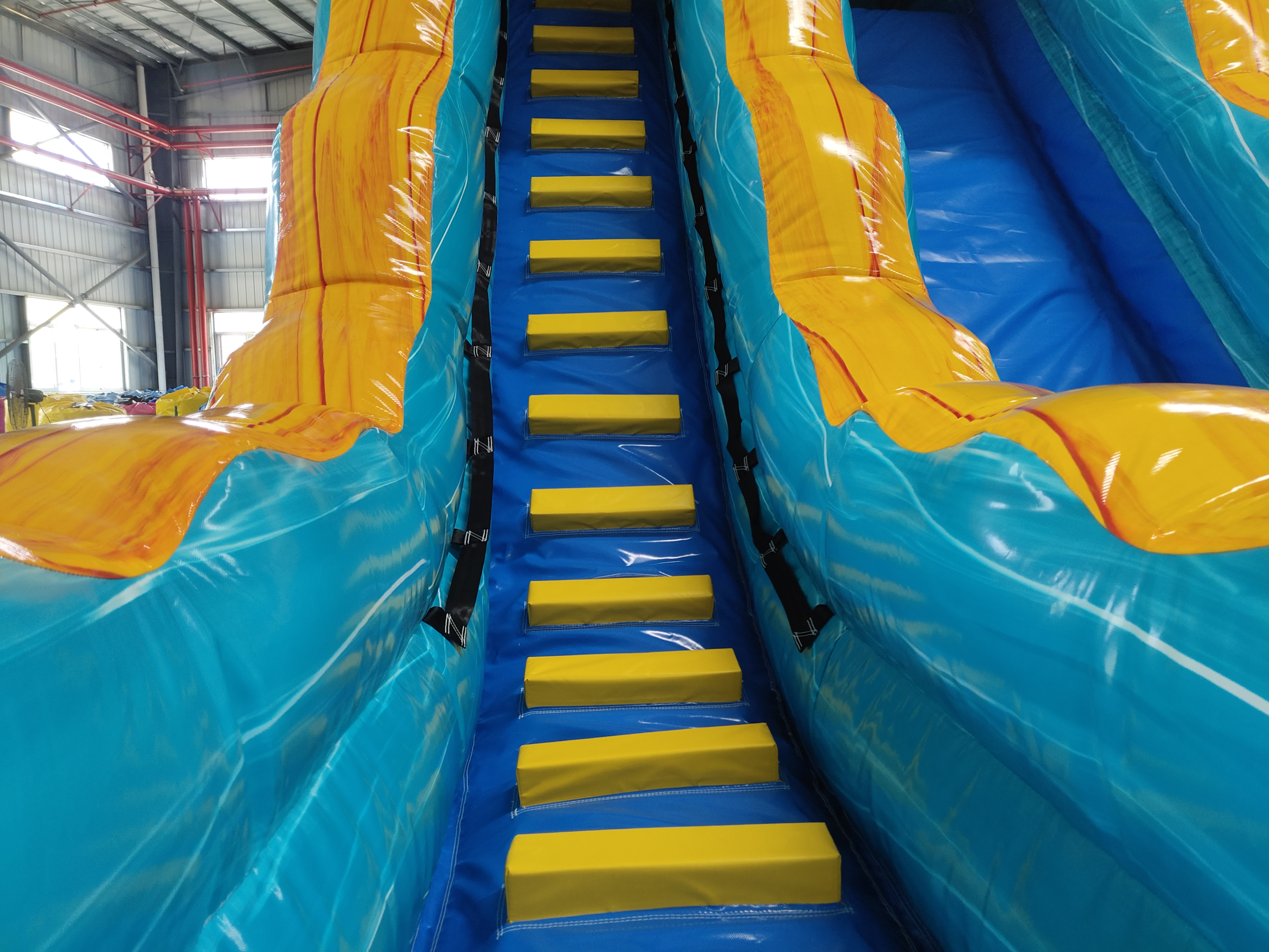In-Stock Lake Blue Dual-Use Dry-Wet Inflatable Slide - Heavy Duty for Holiday Markets & Resort Water Activities