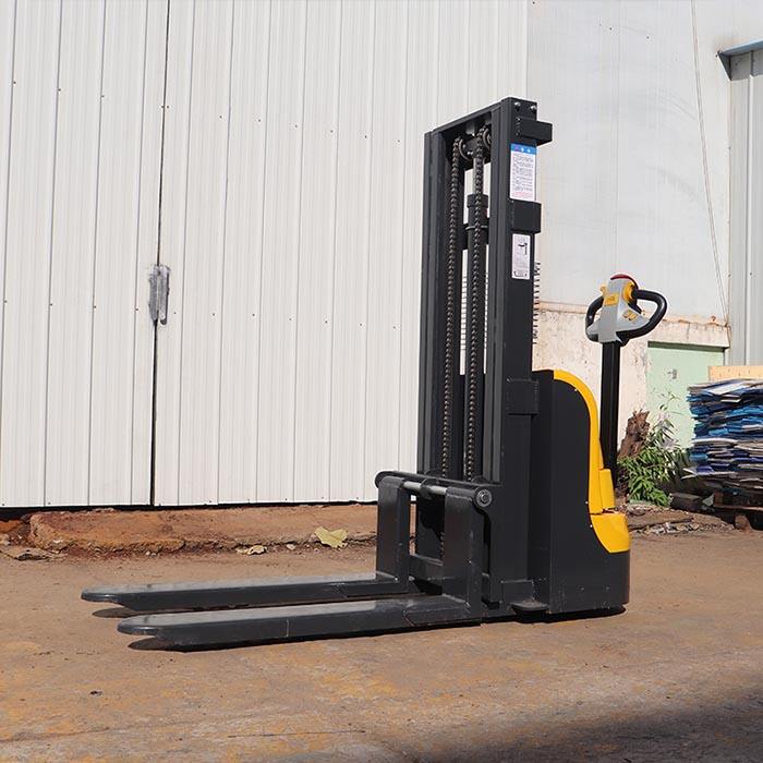 Compact Electric Stacker - Epektibo para sa Makikitid na Daan  