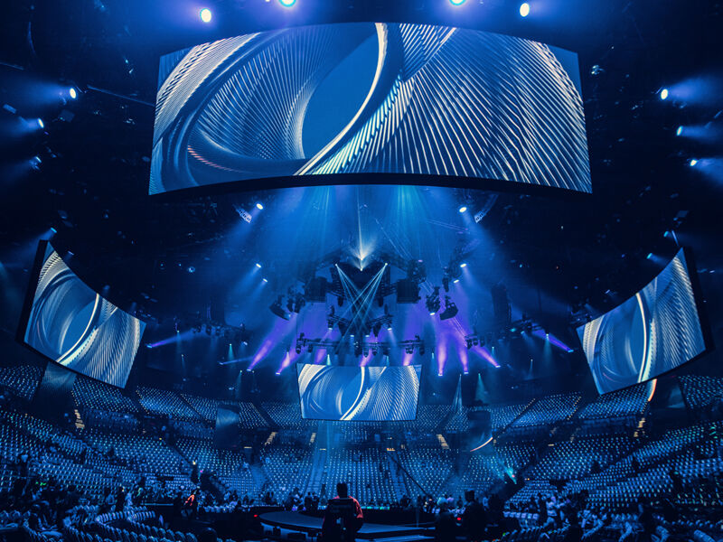 Applications of Curved LED Displays