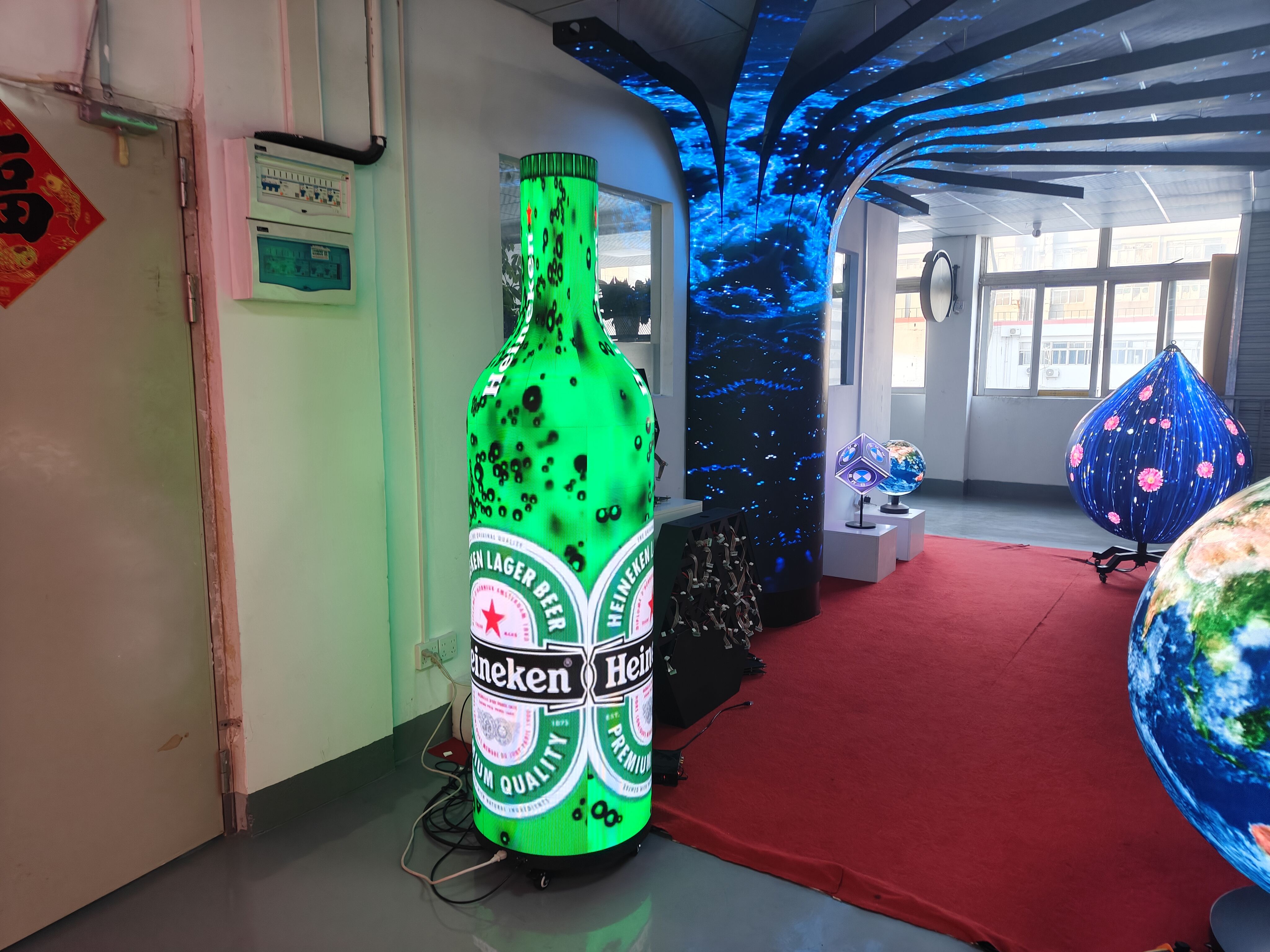 P3 гнучкий світлодіодний дисплей у формі пляшки вина для рекламних цілей, круглий екран для пива