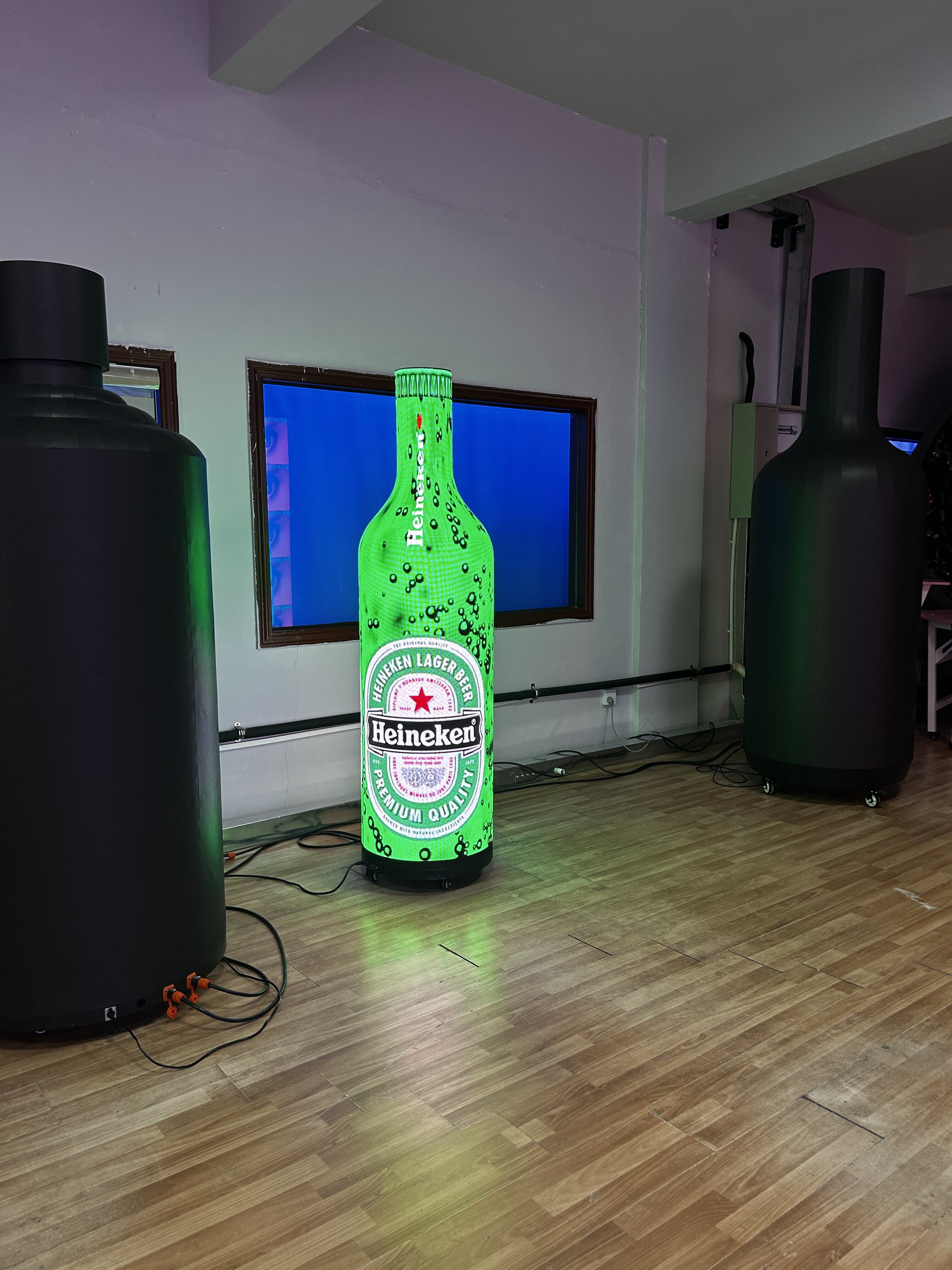 P2.9 внутрішній креативний світлодіодний дисплей у формі пляшки вина