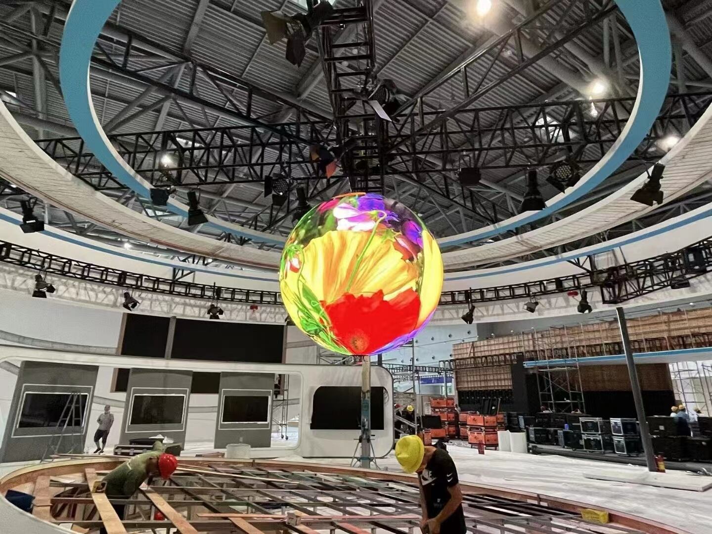 Spherical LED display screen, shining brightly from a 360-degree perspective.jpg