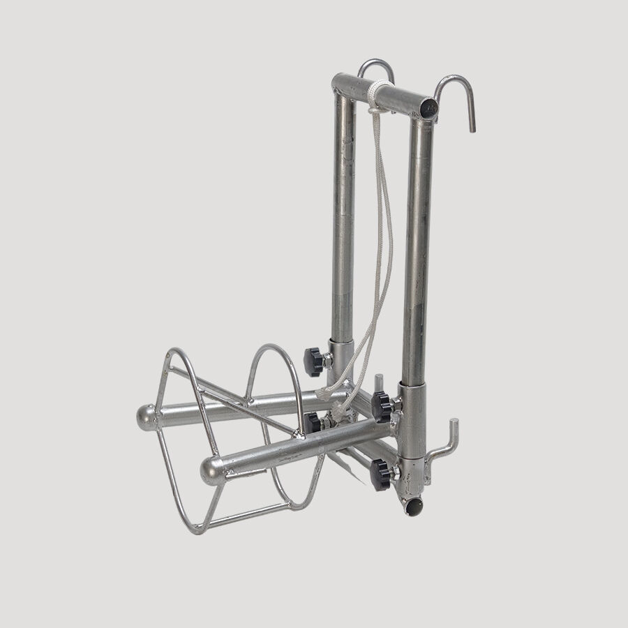 Support pour la fixation de la tête du bétail destiné aux soins vétérinaires et à la tonte des moutons et des chèvres