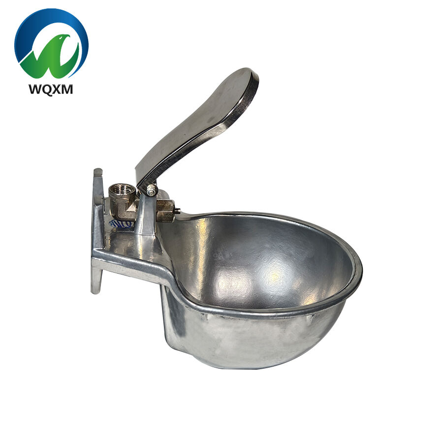 Como uma bacia de beber automática para animais previne a contaminação da água?