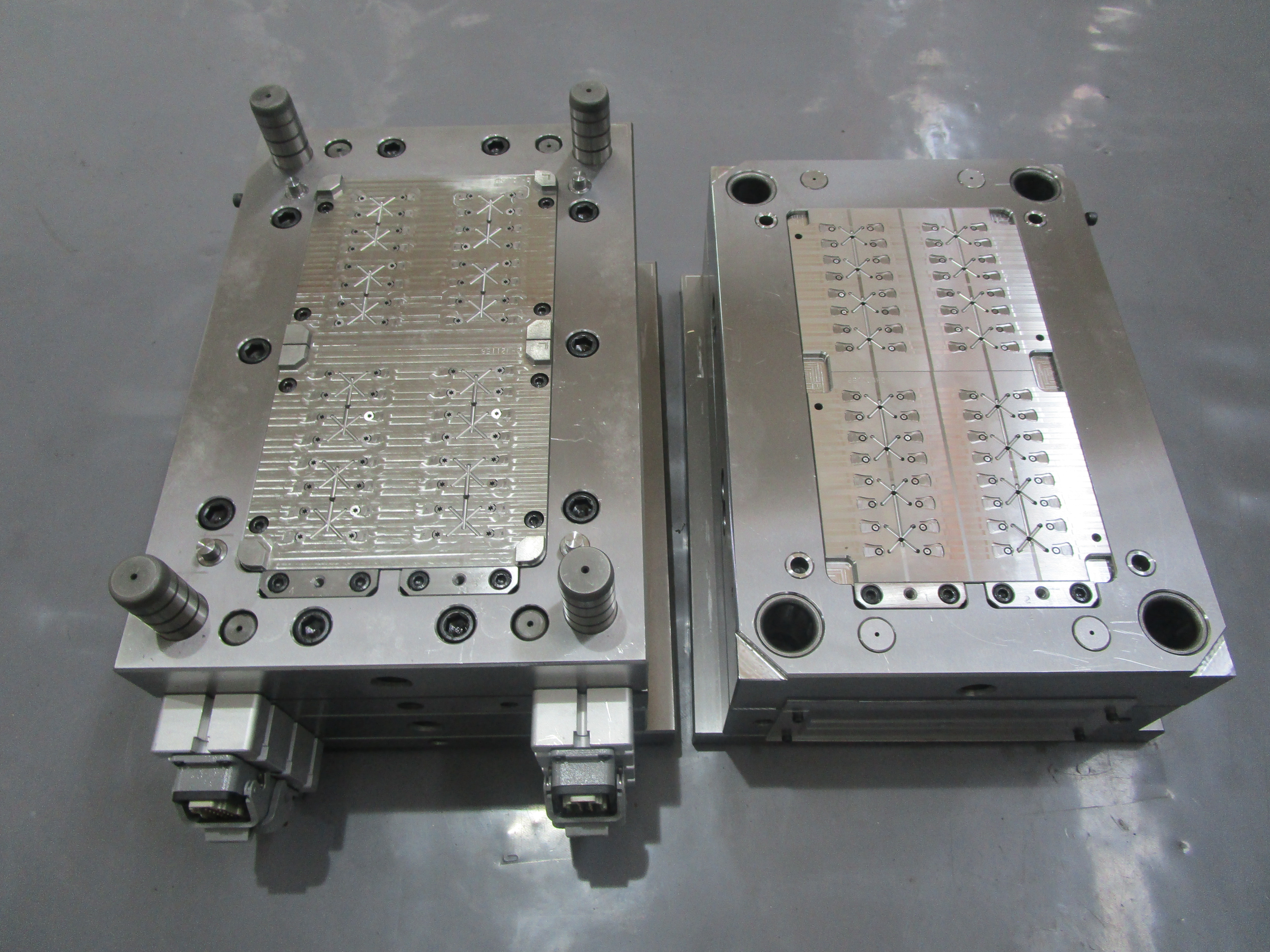 Lợi ích hàng đầu khi làm việc cùng một nhà sản xuất ép phun đáng tin cậy