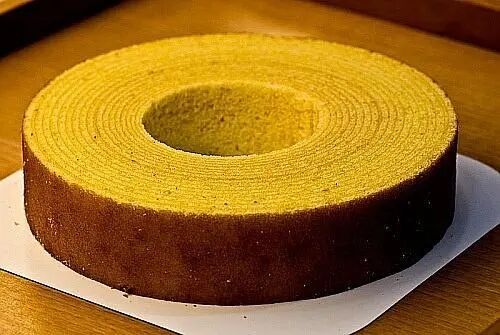 Comment une machine à gâteaux en couronne annuelle peut-elle faire gagner du temps dans les boulangeries à forte production ?