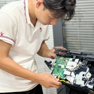 Hvordan kan man se, om kopimaskinens forbrugsvarer skal udskiftes?