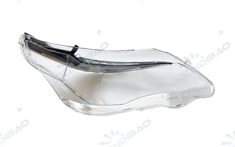 Sklo předního světlometu (s LED a chromovaným olem) pro BMW řada 5 E60 03–07