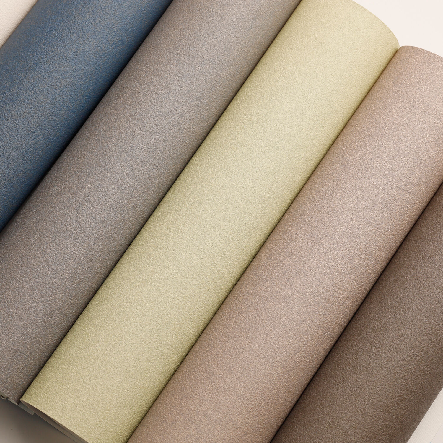 What Are the Benefits of Using Vinyl Washable Wallpaper in High-Traffic Areas?
