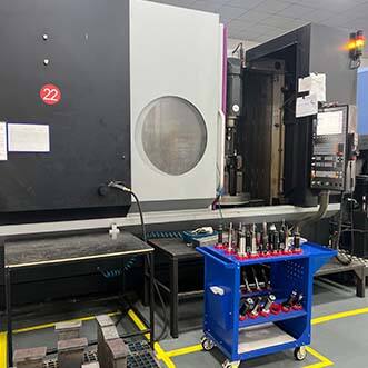 CNC fem-akser