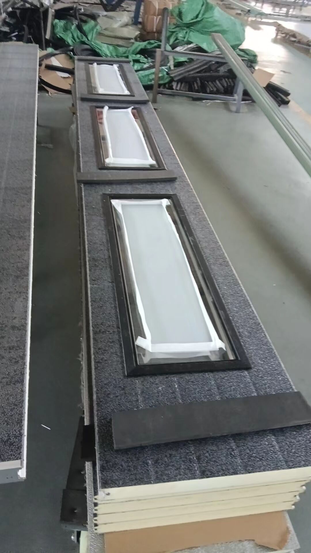 Direttamente dalla Fabbrica Pannello Sandwich con Schiuma PU Finestre Design Moderno Apertura Automatica Caratteristica Antivento per Porta Sezionata del Garage