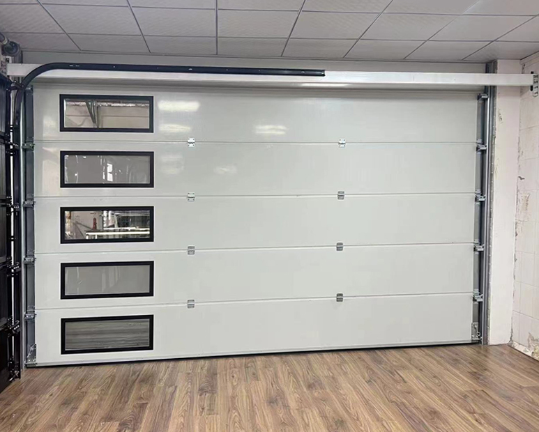 Welke beveiligingsfuncties moet u zoeken in een 9x7 garagepoort?