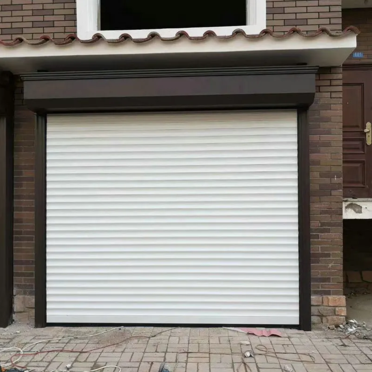 Waarom kiezen voor oprolbare garagedeuren voor commercieel gebruik?