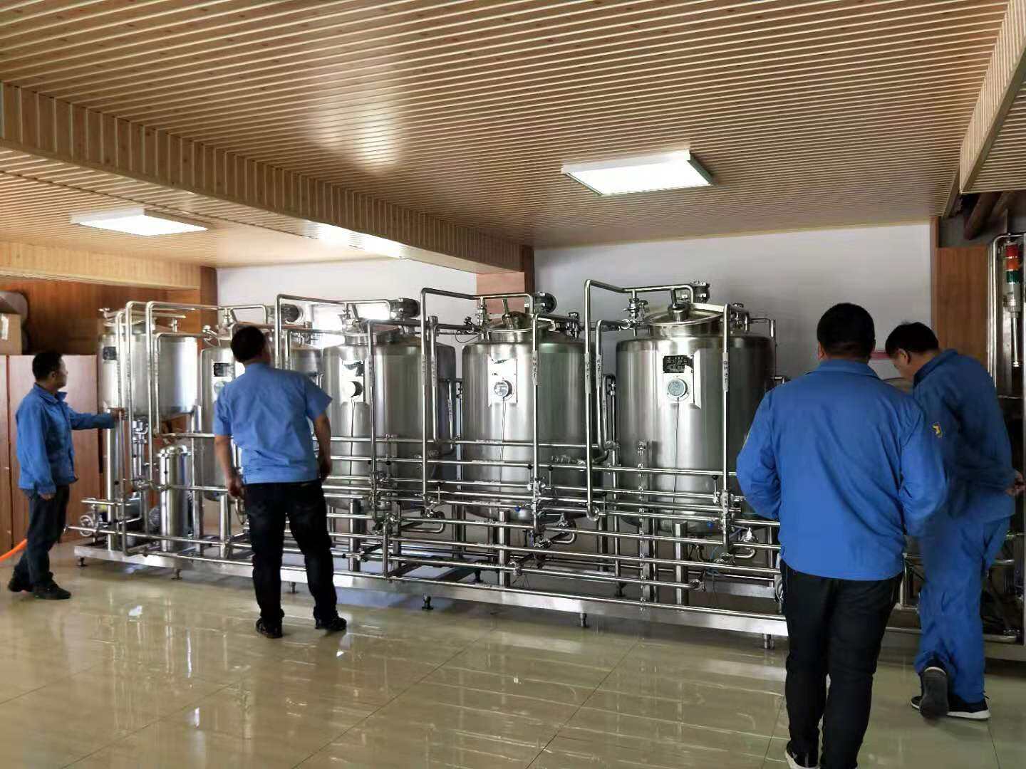 Aging tank in a step by step ice cream production line – 4 to 24 hours holding time