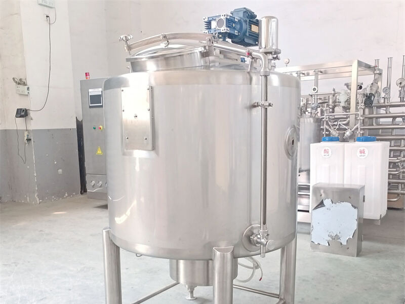 Electric heating mixing tanks with agitator