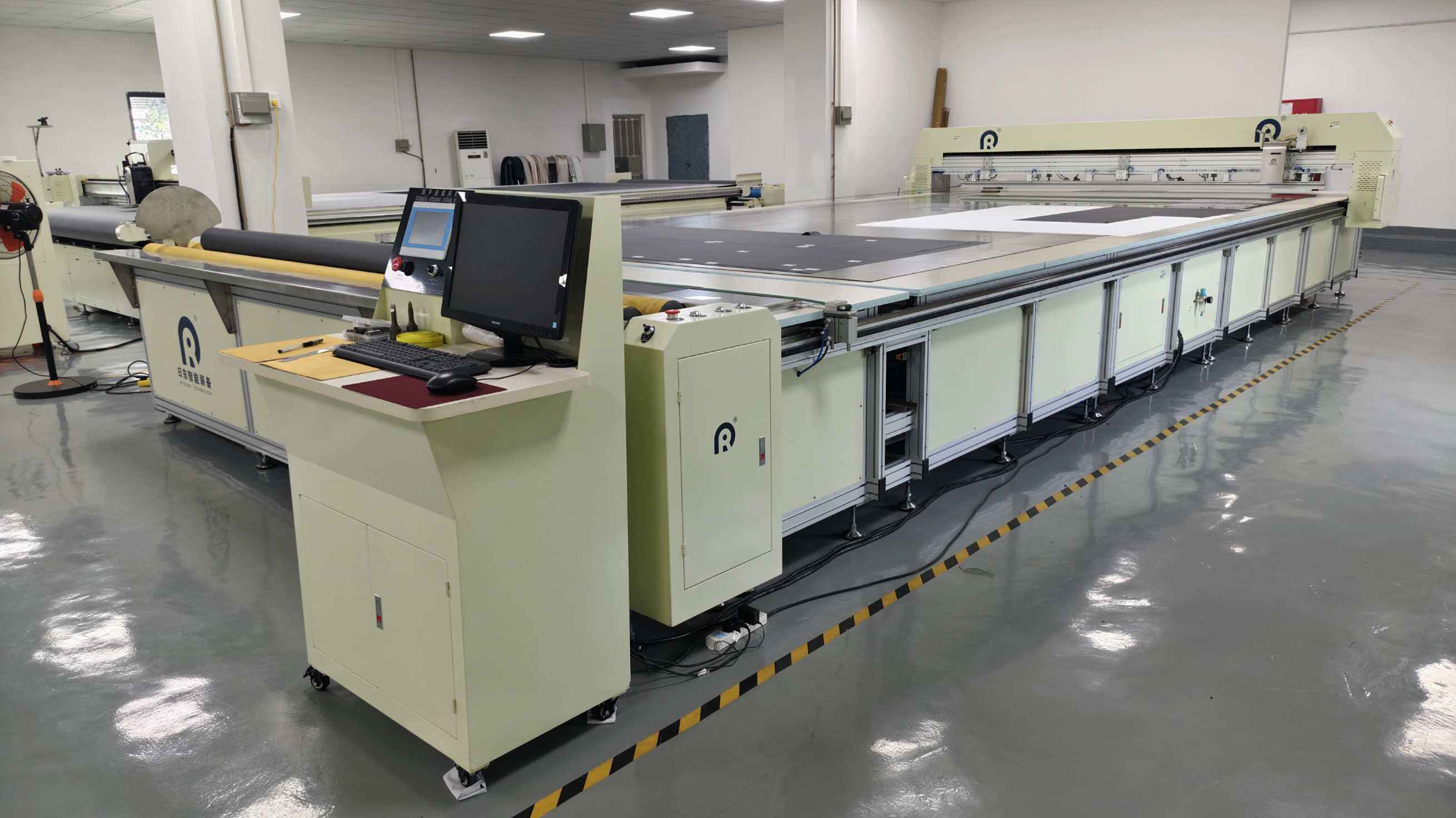 ultrasonic cutting table 02.jpg
