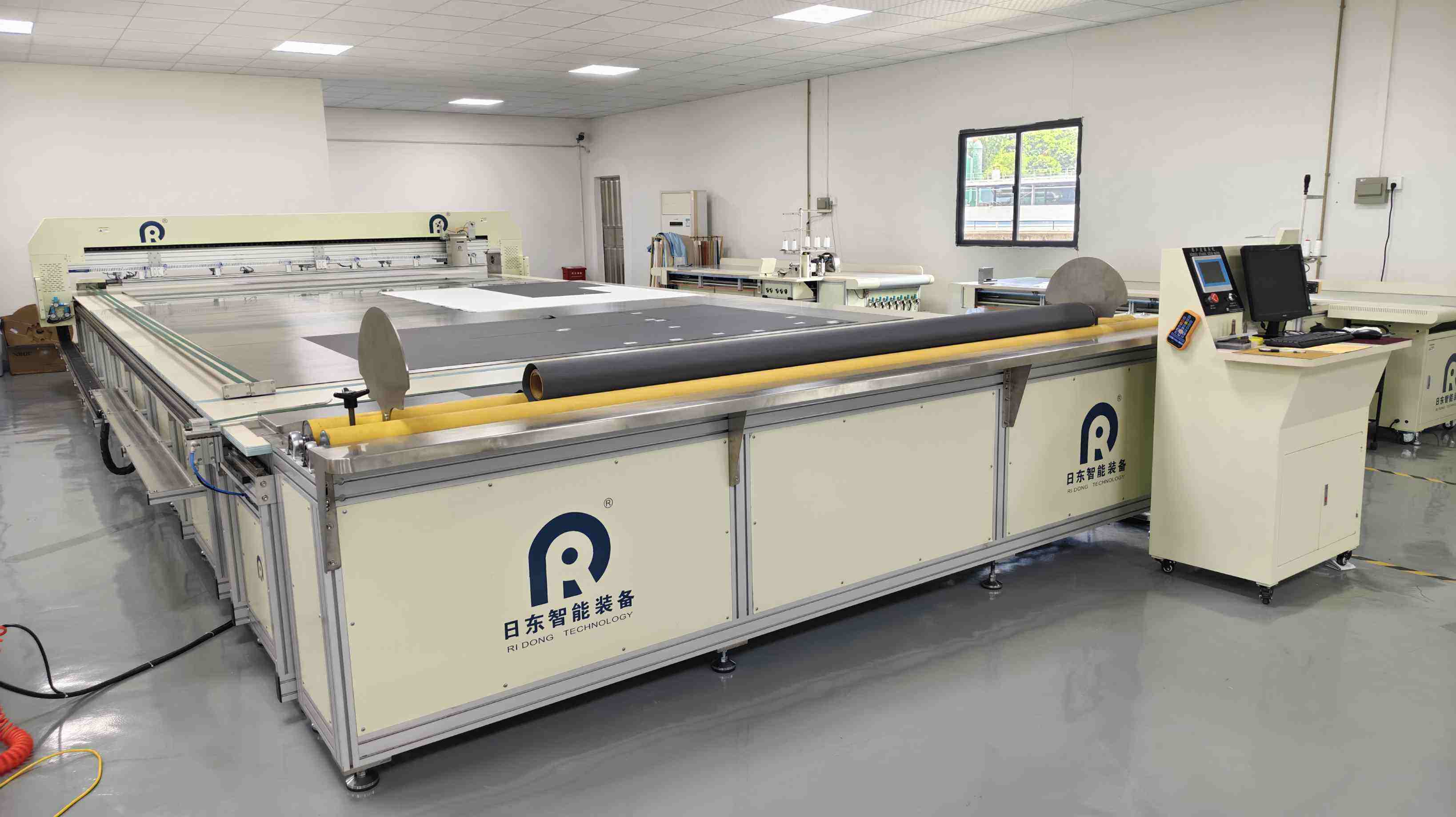 ultrasonic cutting table.jpg