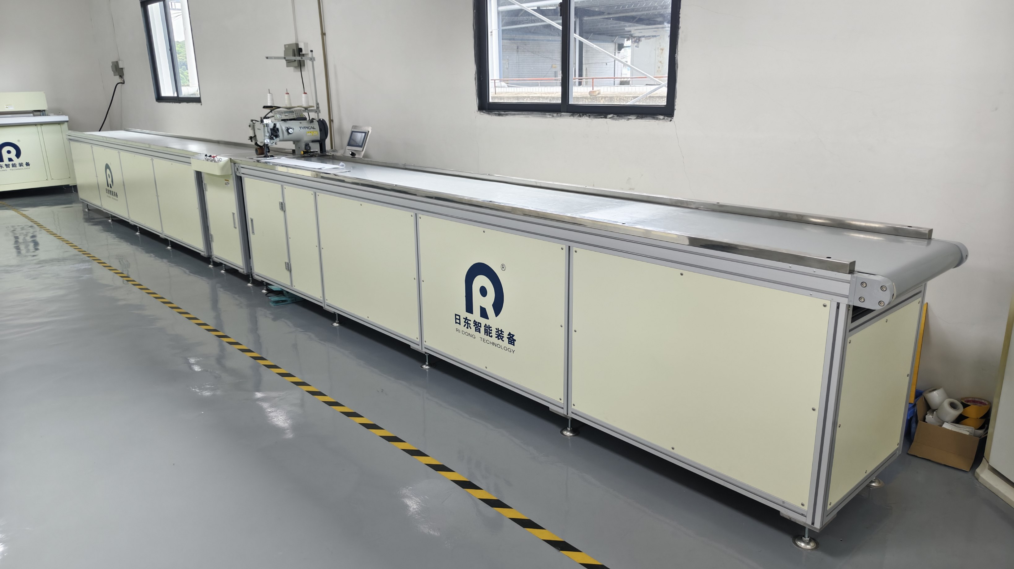 Máquina de Costura para Toldos Atende às Necessidades de Tecidos para Áreas Externas