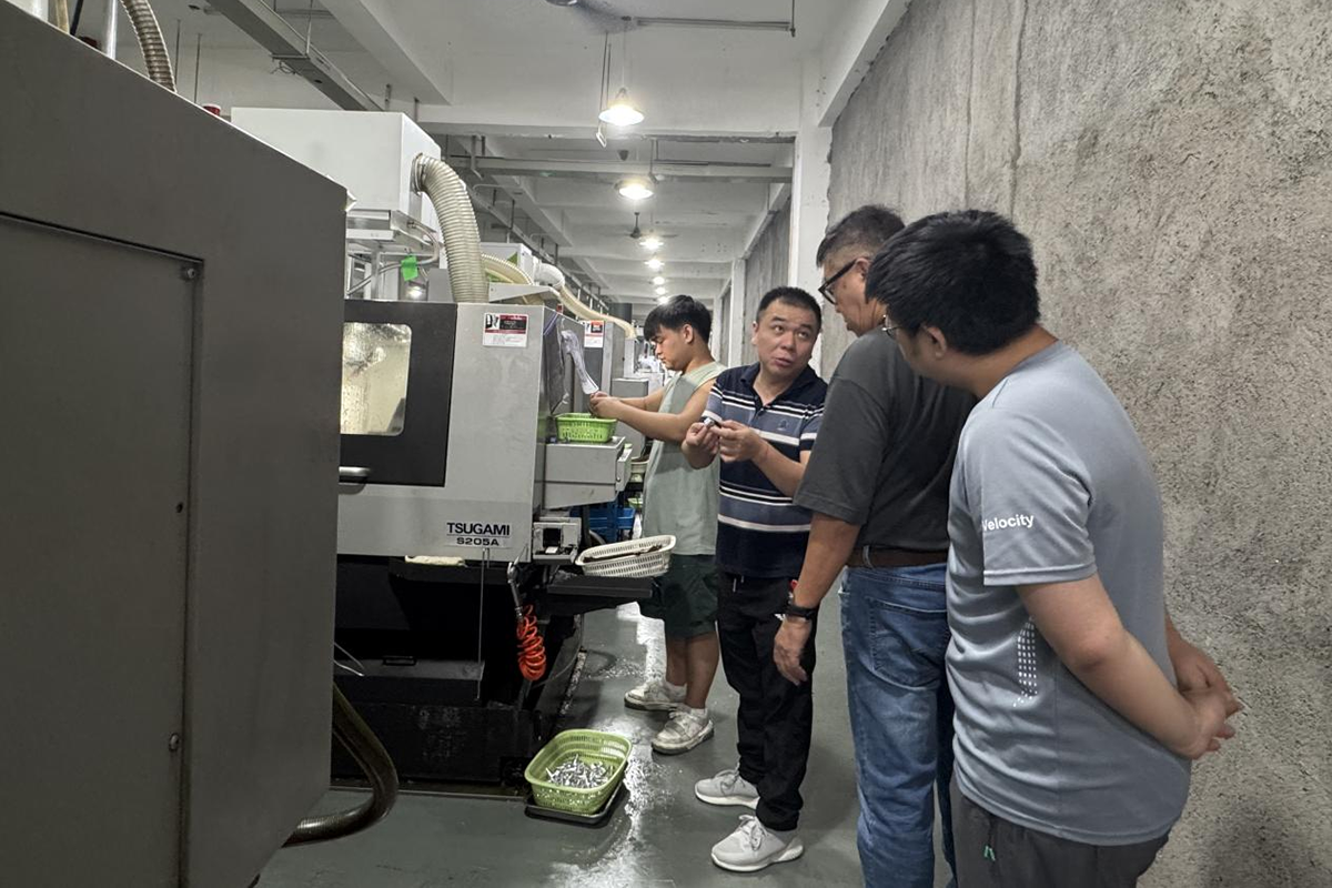 Vietnamese delegatie van nieuwe klant bezoekt onze fabriek, weg vrijgemaakt voor verdiepte samenwerking