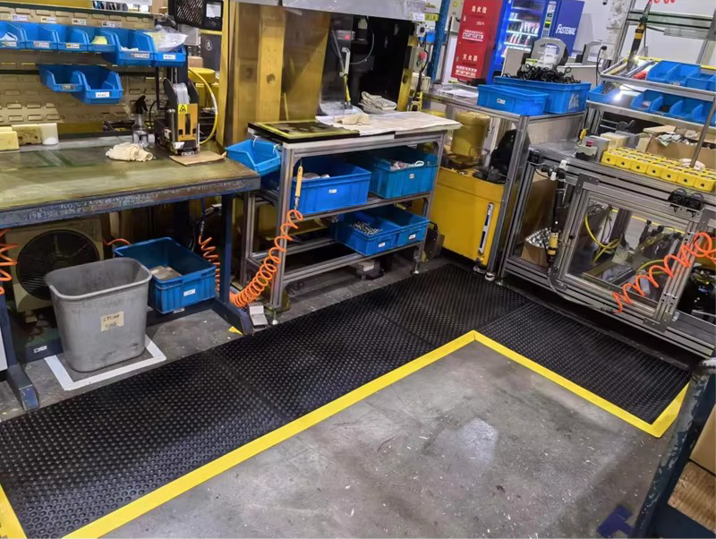 rubber floor mat.png