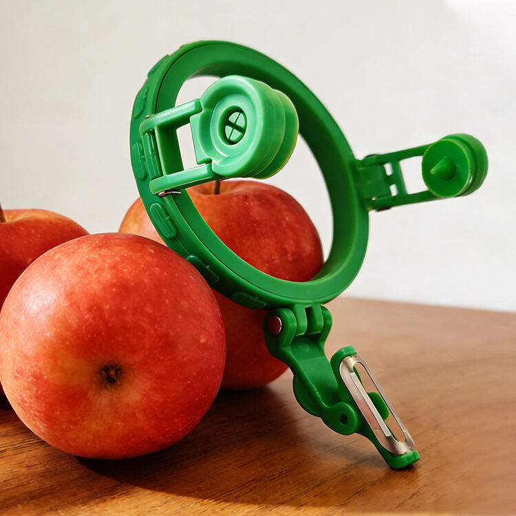 Olouvač jablek s hladkými čepelemi pro snadné oloupání; možnost personalizace produktu.