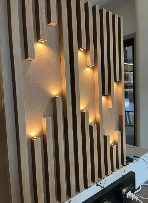 Que mantemento é necesario para os paneis de parede WPC en uso comercial?