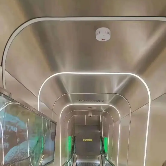 Czy okleina z WPC jest przyjazna dla środowiska i nadaje się do użytku wewnątrz pomieszczeń?