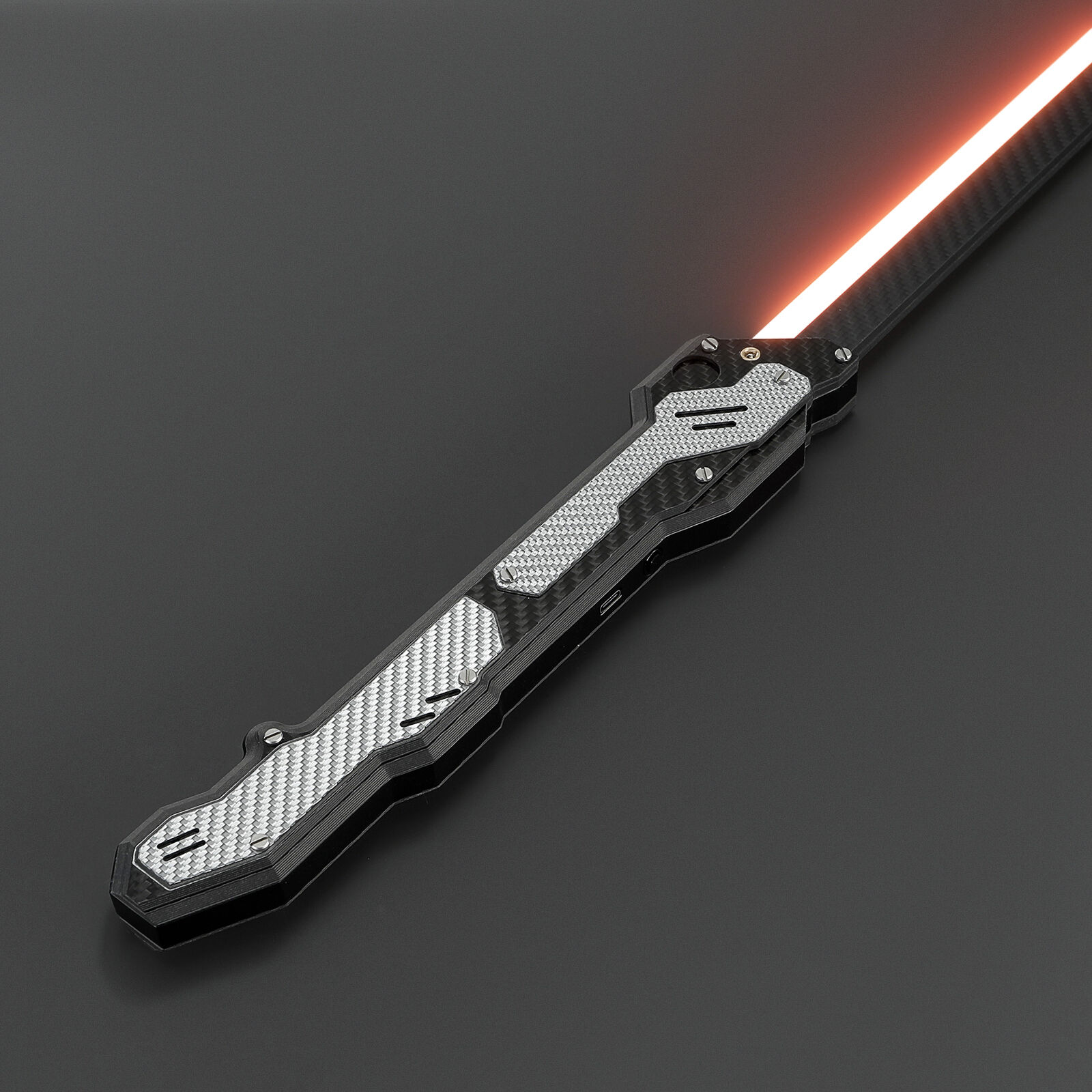 What Are the Common Usage Issues with Aluminum Hilts Compared to Carbon Fiber?